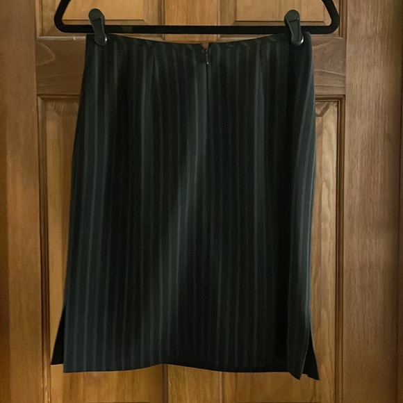 Tahari Black Pinstripe Skirt Suit, 6P - Picture 4 of 4